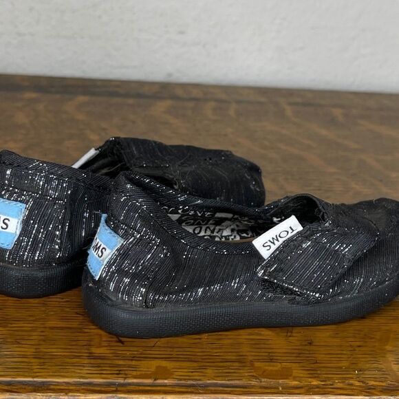 Tom's Metallic Black Flats‎ - Picture 2 of 8